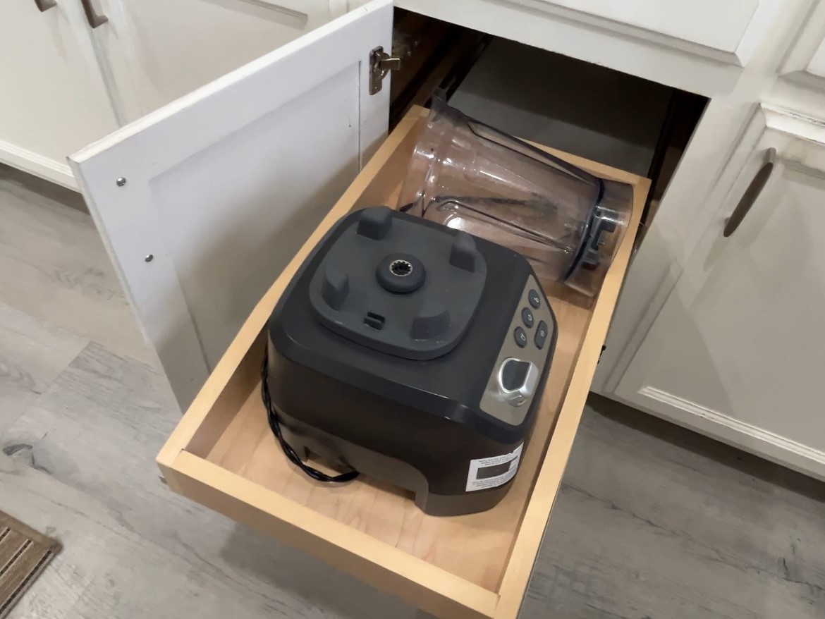 Pull-out shelf 1